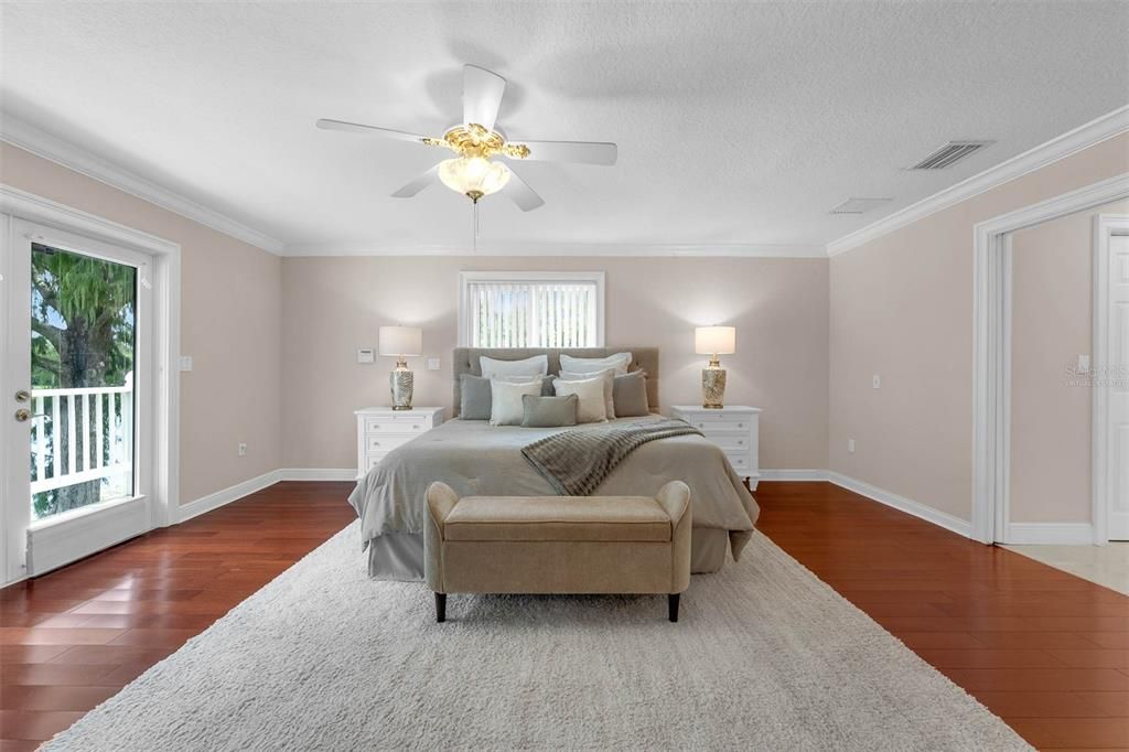 合同活跃: $975,000 (5 贝兹, 3 浴室, 3858 平方英尺)