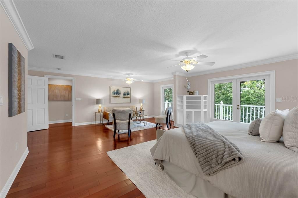 合同活跃: $975,000 (5 贝兹, 3 浴室, 3858 平方英尺)