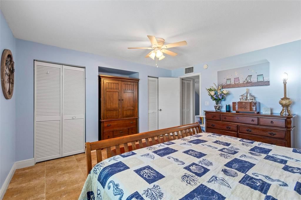 待售: $325,000 (2 贝兹, 2 浴室, 1201 平方英尺)