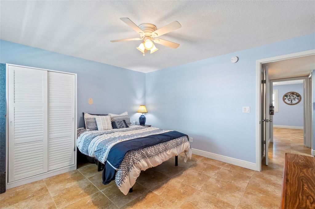 待售: $325,000 (2 贝兹, 2 浴室, 1201 平方英尺)