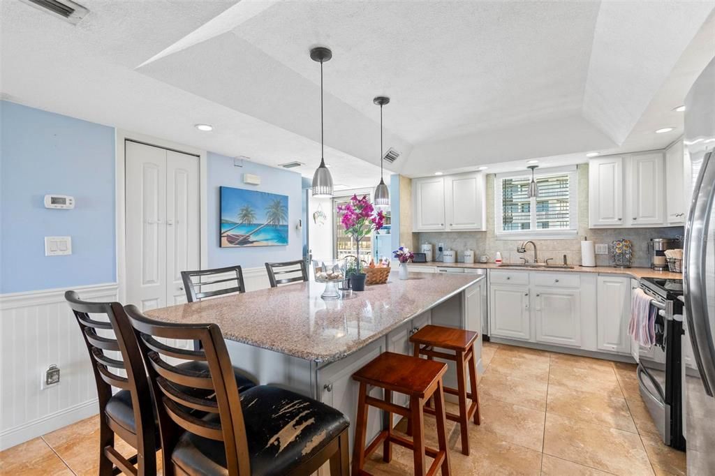 待售: $325,000 (2 贝兹, 2 浴室, 1201 平方英尺)