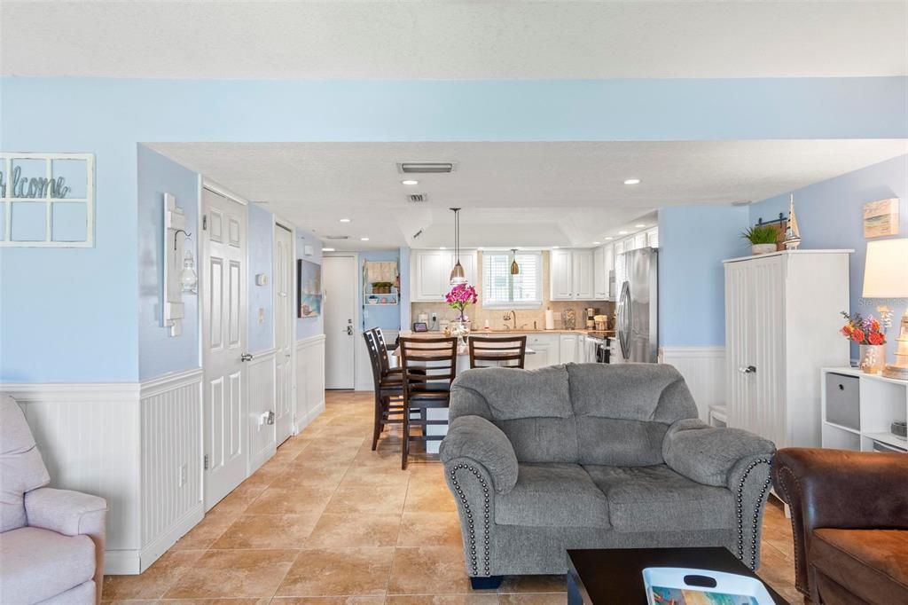 待售: $325,000 (2 贝兹, 2 浴室, 1201 平方英尺)