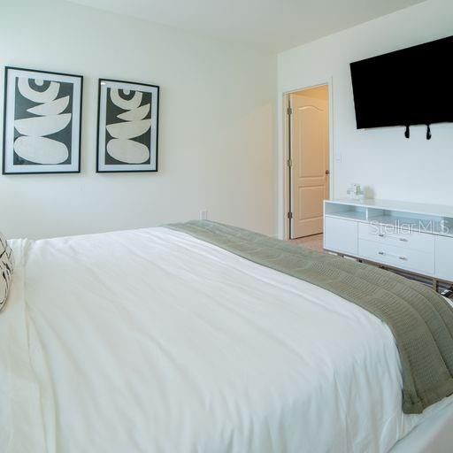 For Sale: $699,000 (6 beds, 5 baths, 3270 Square Feet)