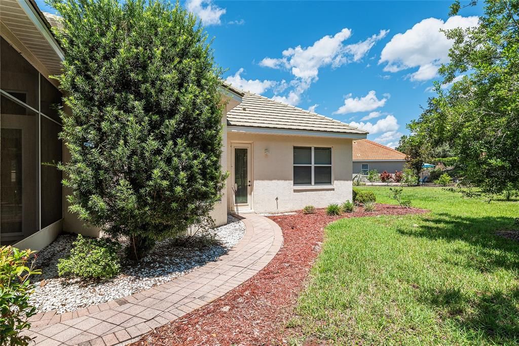 合同活跃: $424,900 (3 贝兹, 2 浴室, 2262 平方英尺)