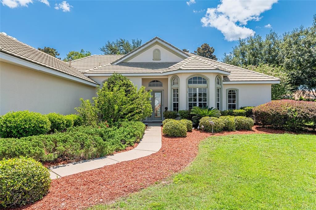 合同活跃: $424,900 (3 贝兹, 2 浴室, 2262 平方英尺)