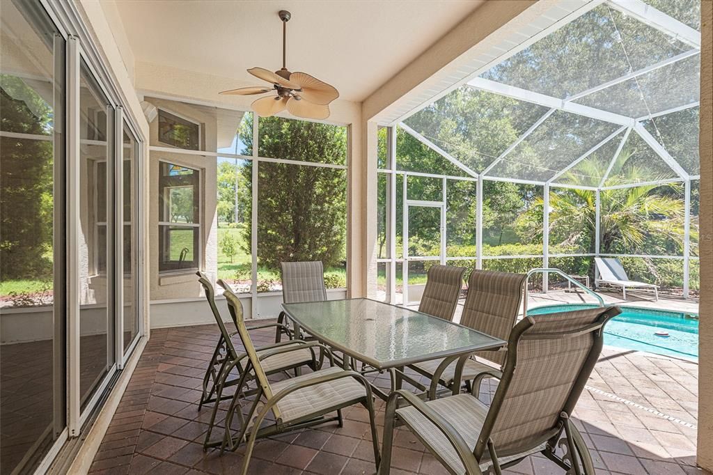 合同活跃: $424,900 (3 贝兹, 2 浴室, 2262 平方英尺)