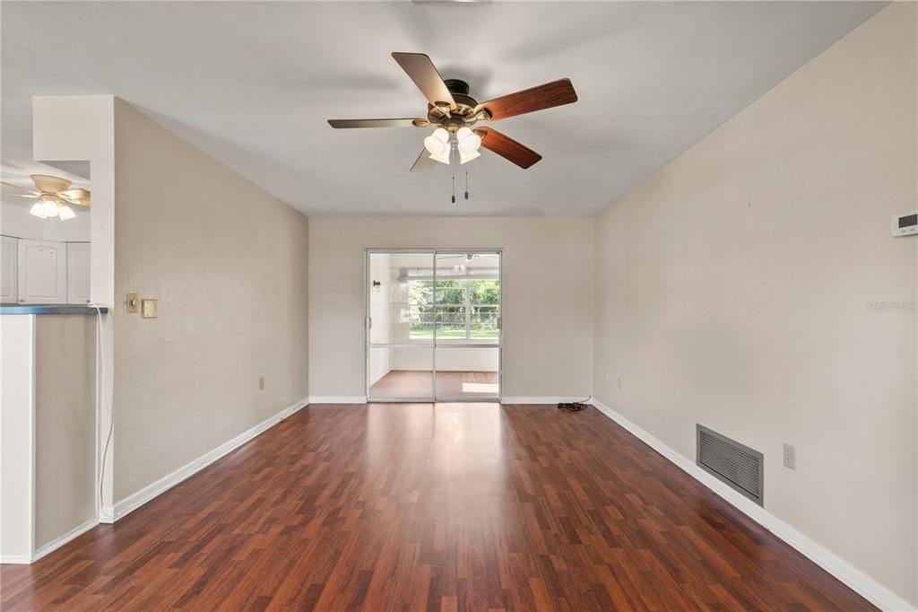 Active With Contract: $284,900 (3 beds, 1 baths, 1446 Square Feet)