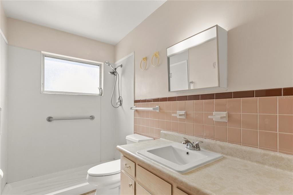 Active With Contract: $284,900 (3 beds, 1 baths, 1446 Square Feet)