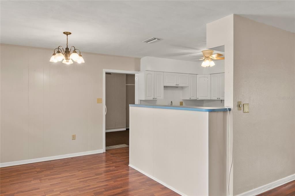 Active With Contract: $284,900 (3 beds, 1 baths, 1446 Square Feet)