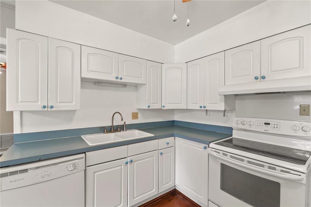 Active With Contract: $284,900 (3 beds, 1 baths, 1446 Square Feet)