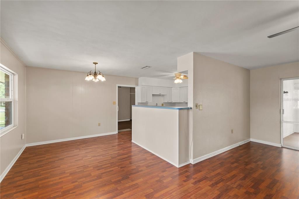 Active With Contract: $284,900 (3 beds, 1 baths, 1446 Square Feet)
