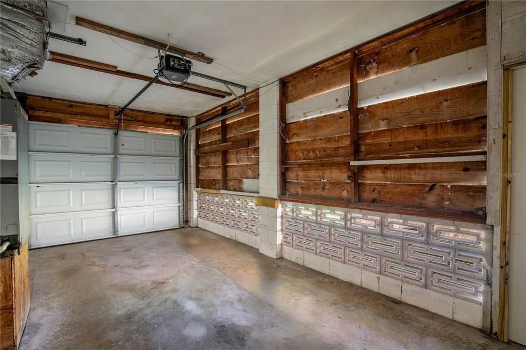 Active With Contract: $284,900 (3 beds, 1 baths, 1446 Square Feet)