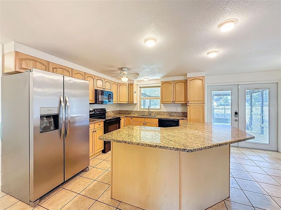 For Rent: $3,945 (3 beds, 2 baths, 1480 Square Feet)