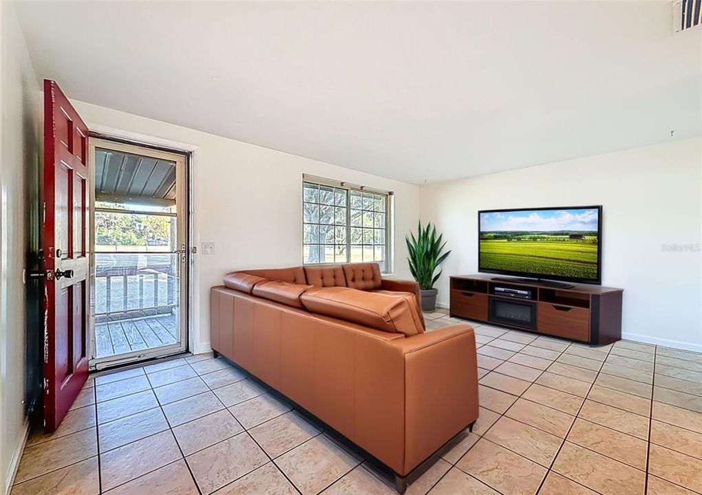 For Rent: $3,945 (3 beds, 2 baths, 1480 Square Feet)