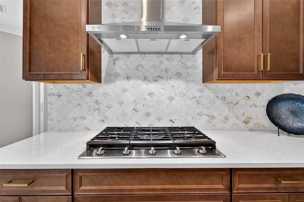 Activo con contrato: $999,999 (4 camas, 3 baños, 2625 Pies cuadrados)