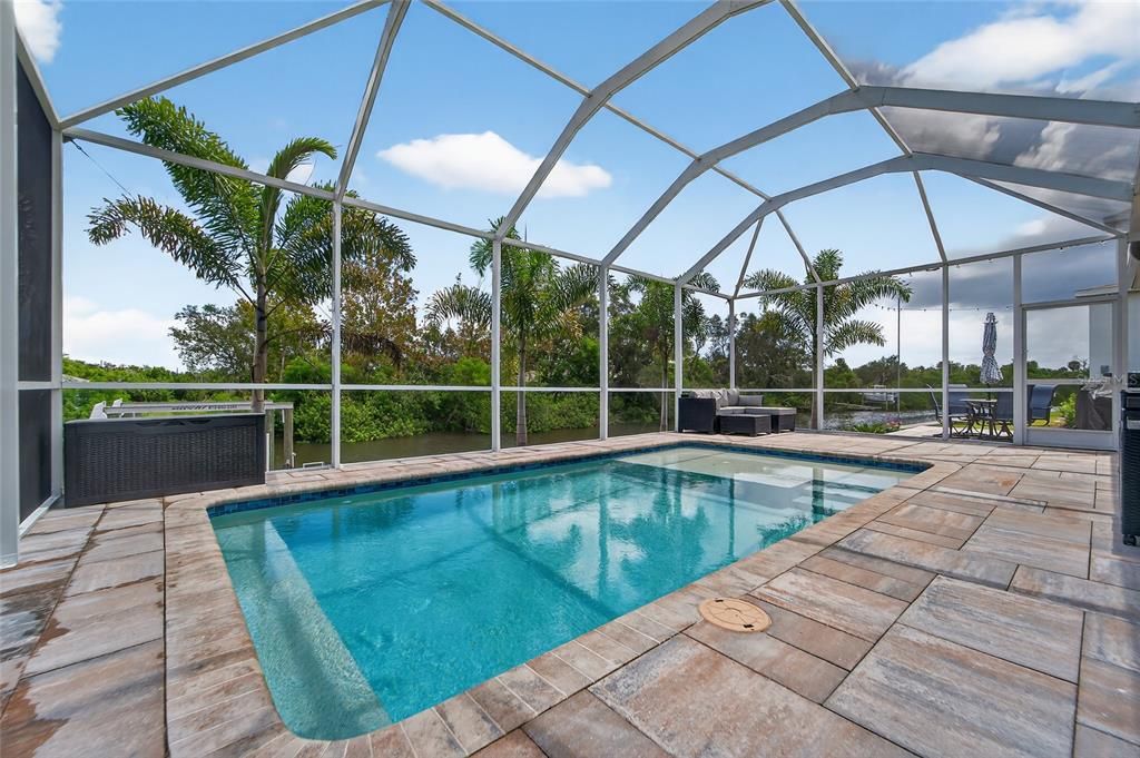 Activo con contrato: $999,999 (4 camas, 3 baños, 2625 Pies cuadrados)