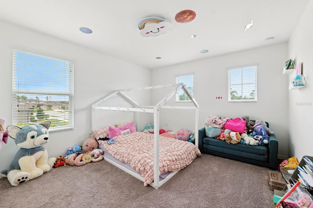 En Venta: $625,000 (4 camas, 2 baños, 3292 Pies cuadrados)