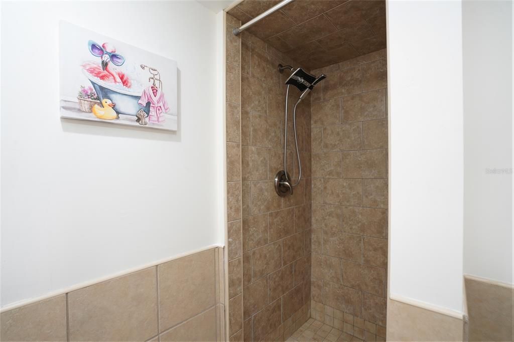 Activo con contrato: $2,195,000 (8 camas, 0 baños, 3918 Pies cuadrados)