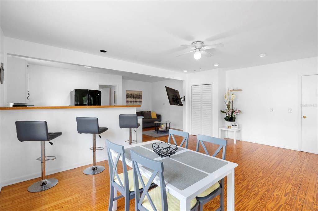 待售: $400,000 (3 贝兹, 3 浴室, 2377 平方英尺)