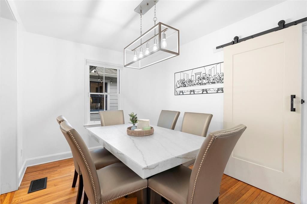 待售: $400,000 (3 贝兹, 3 浴室, 2377 平方英尺)