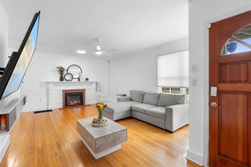 待售: $400,000 (3 贝兹, 3 浴室, 2377 平方英尺)