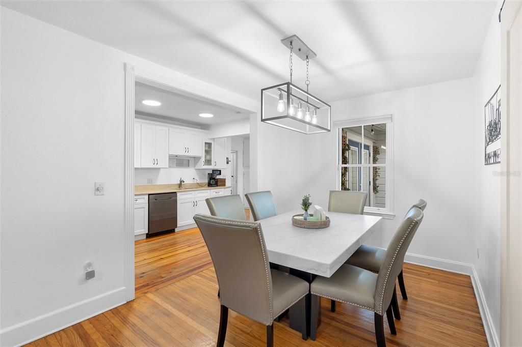 待售: $400,000 (3 贝兹, 3 浴室, 2377 平方英尺)