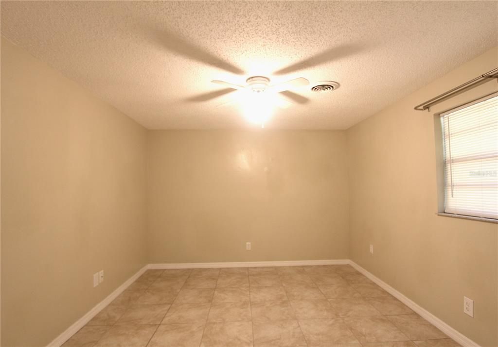 For Rent: $1,400 (2 beds, 1 baths, 850 Square Feet)