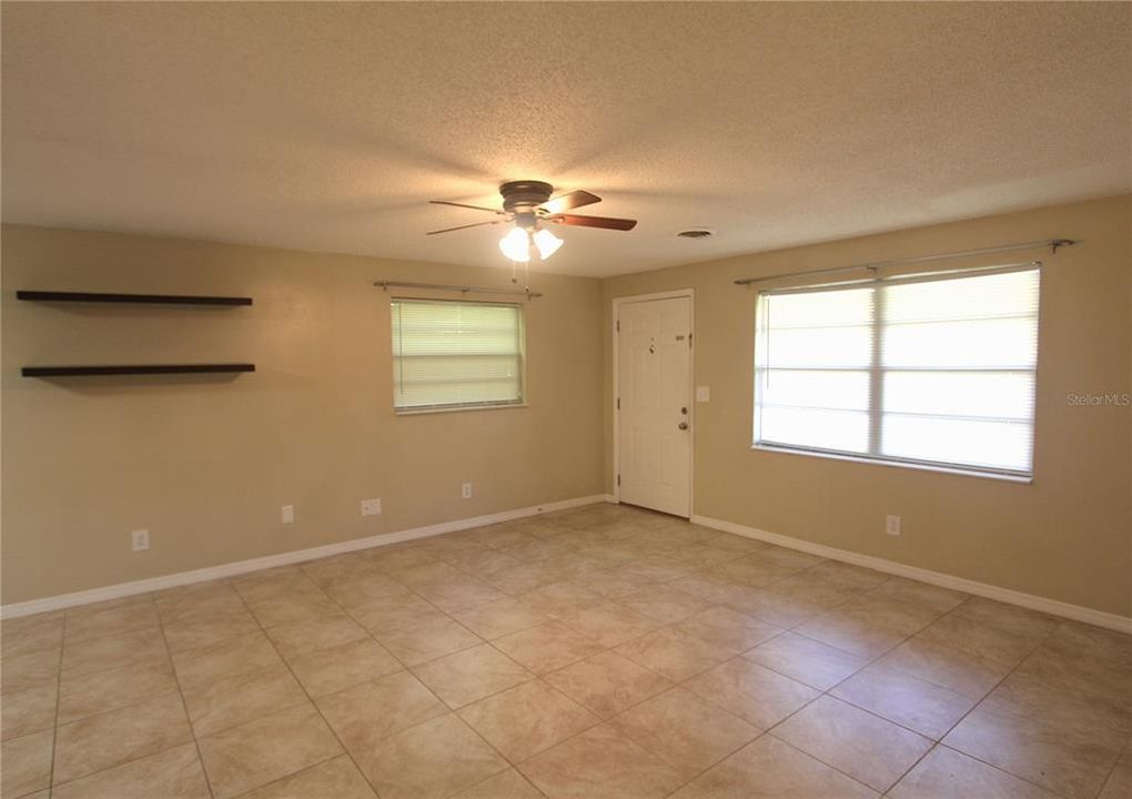 For Rent: $1,400 (2 beds, 1 baths, 850 Square Feet)