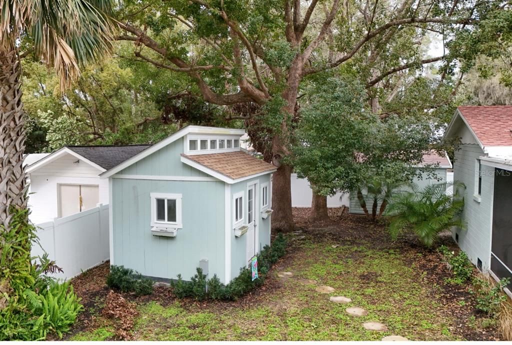 合同活跃: $584,900 (3 贝兹, 4 浴室, 1850 平方英尺)