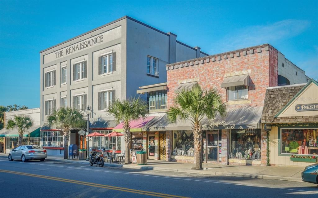 合同活跃: $584,900 (3 贝兹, 4 浴室, 1850 平方英尺)