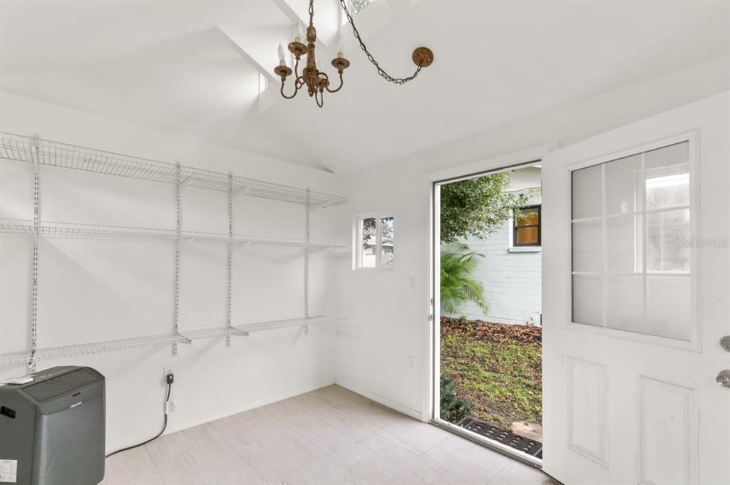 合同活跃: $584,900 (3 贝兹, 4 浴室, 1850 平方英尺)