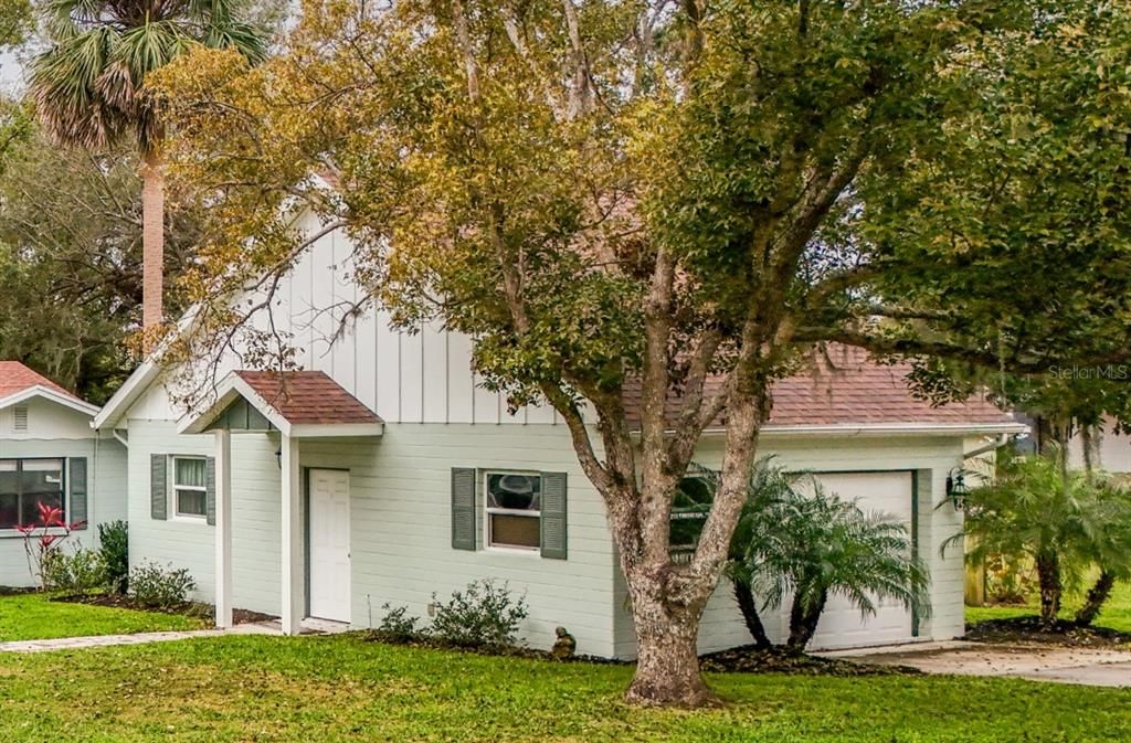 合同活跃: $584,900 (3 贝兹, 4 浴室, 1850 平方英尺)