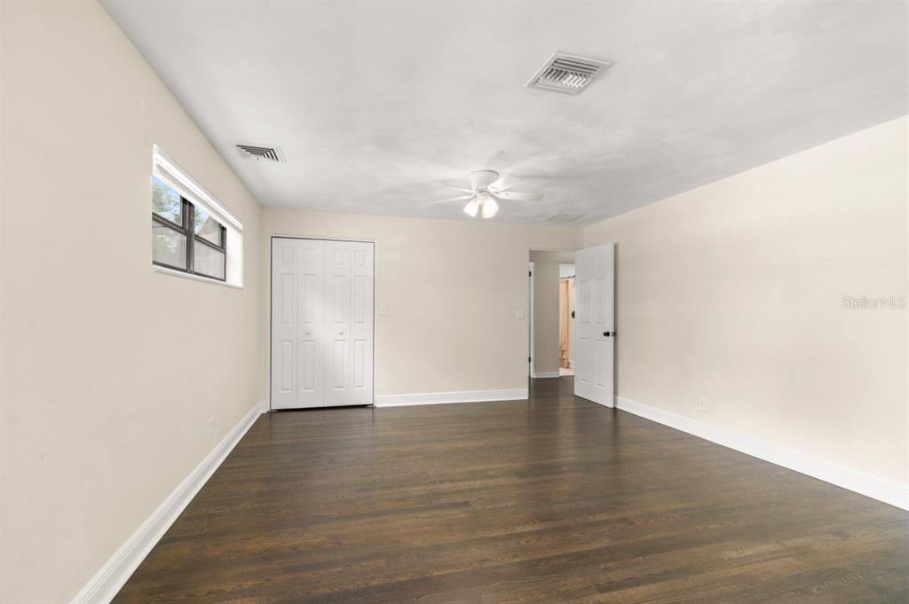 合同活跃: $584,900 (3 贝兹, 4 浴室, 1850 平方英尺)