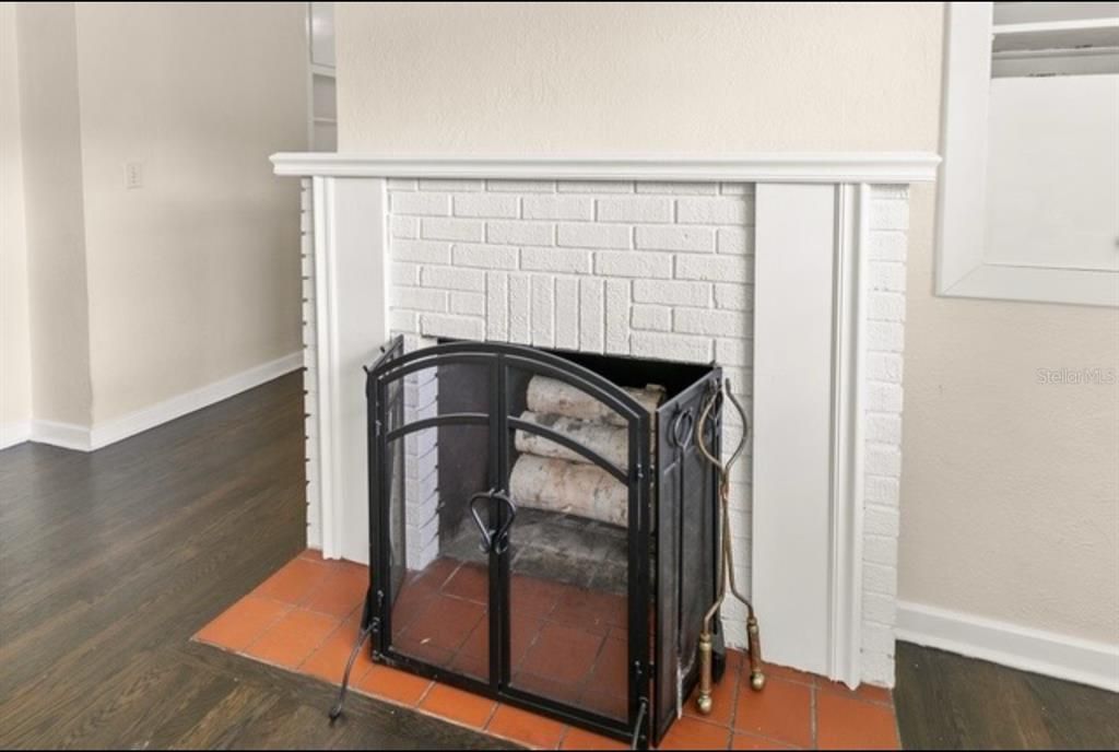 合同活跃: $584,900 (3 贝兹, 4 浴室, 1850 平方英尺)