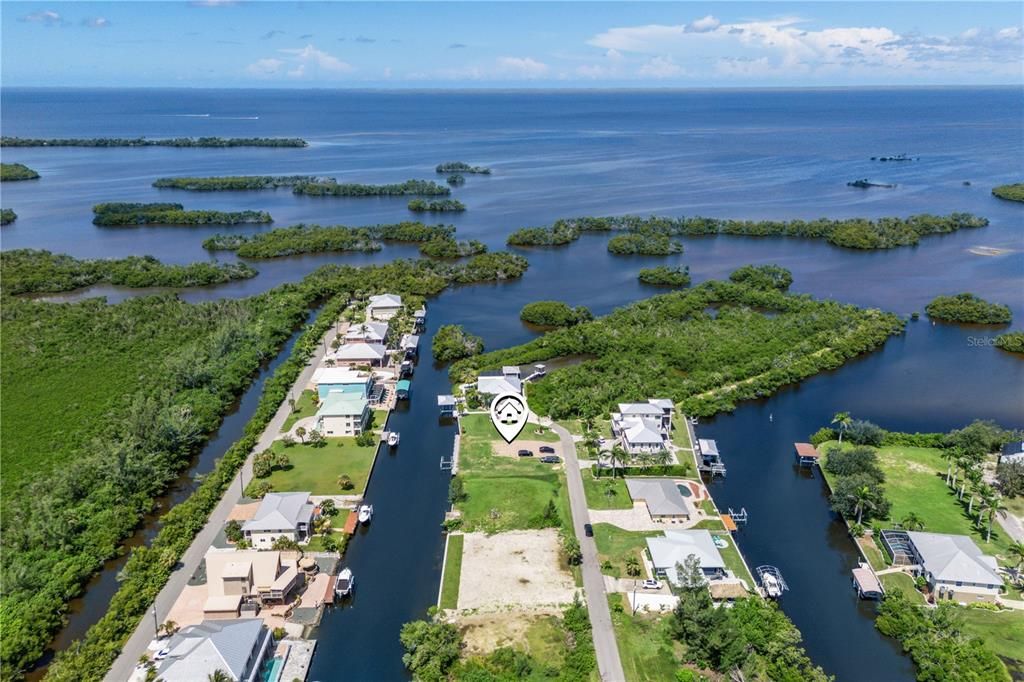 Под контрактом: $395,000 (0.26 acres)