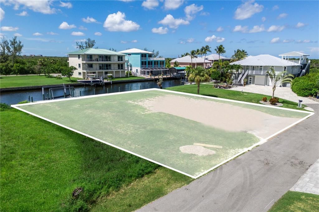 Под контрактом: $395,000 (0.26 acres)