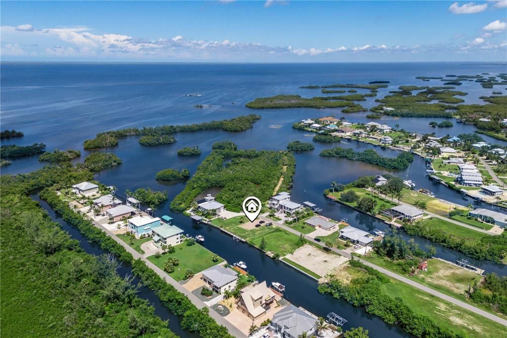 Под контрактом: $395,000 (0.26 acres)