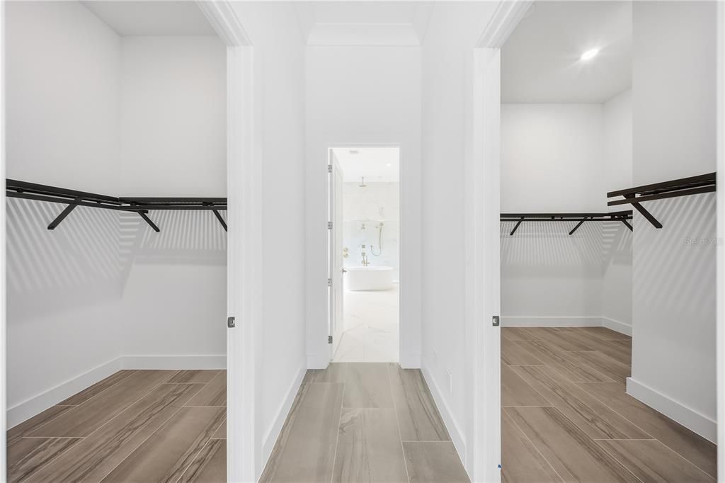 For Sale: $3,050,000 (6 beds, 6 baths, 7093 Square Feet)