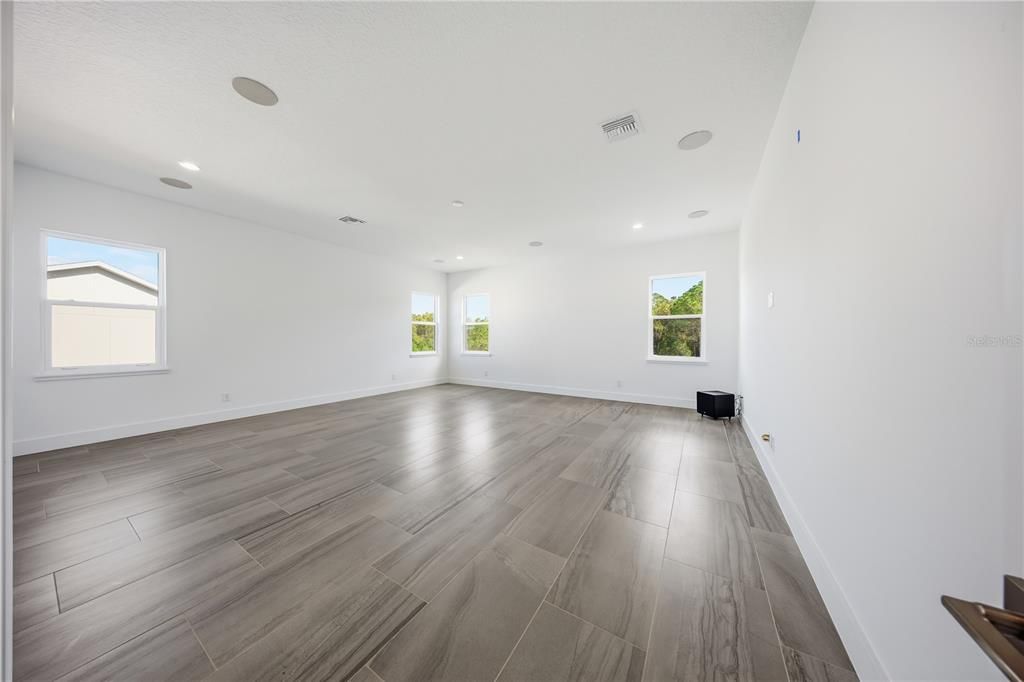 For Sale: $3,050,000 (6 beds, 6 baths, 7093 Square Feet)