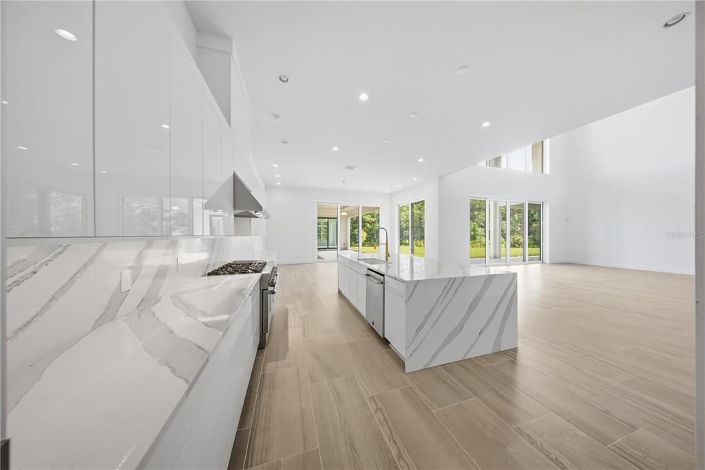 For Sale: $3,050,000 (6 beds, 6 baths, 7093 Square Feet)