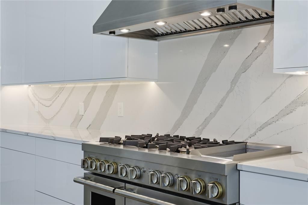 For Sale: $3,050,000 (6 beds, 6 baths, 7093 Square Feet)