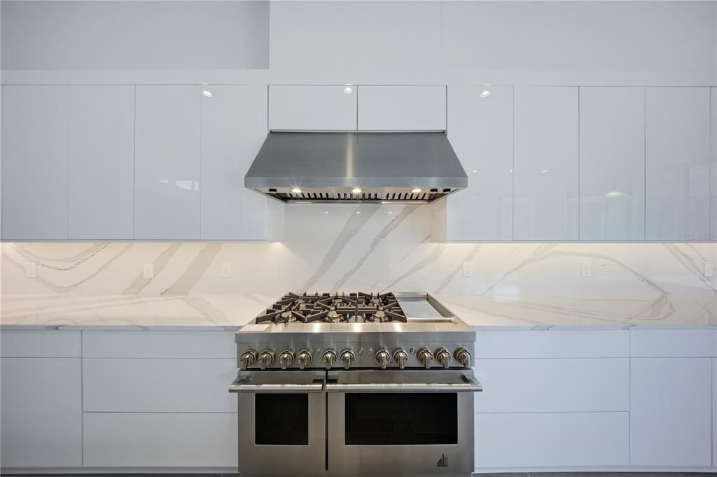 For Sale: $3,050,000 (6 beds, 6 baths, 7093 Square Feet)