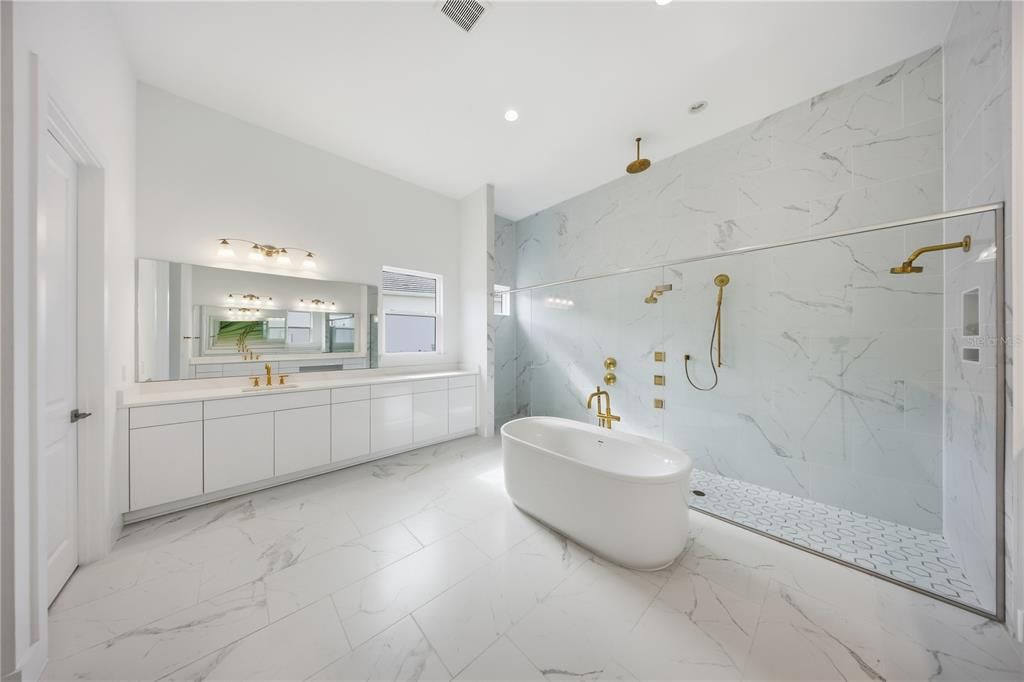 For Sale: $3,050,000 (6 beds, 6 baths, 7093 Square Feet)