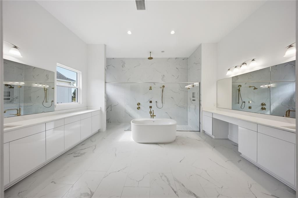 For Sale: $3,050,000 (6 beds, 6 baths, 7093 Square Feet)