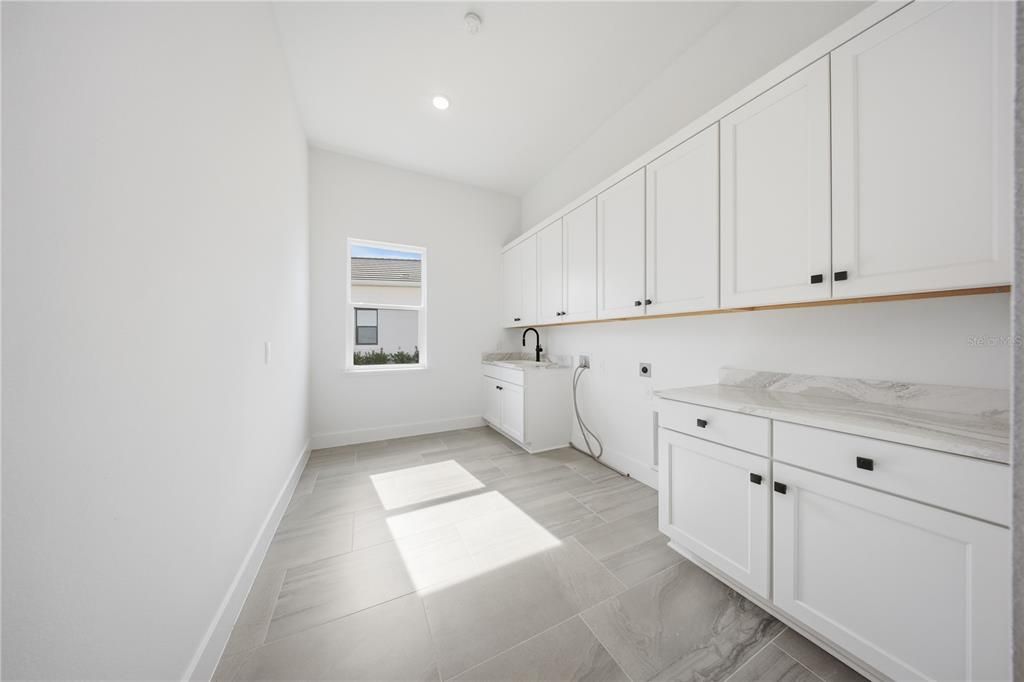 For Sale: $3,050,000 (6 beds, 6 baths, 7093 Square Feet)