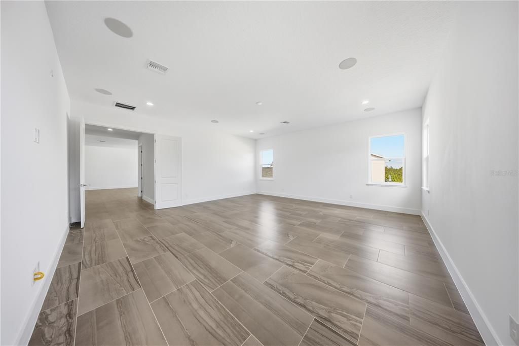 For Sale: $3,050,000 (6 beds, 6 baths, 7093 Square Feet)