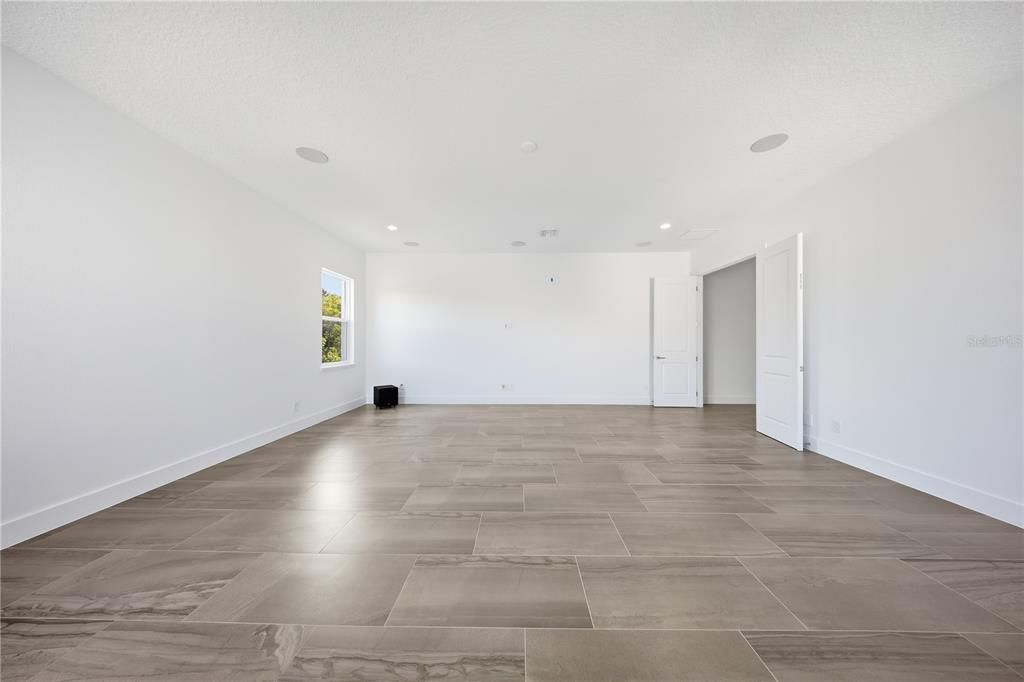 For Sale: $3,050,000 (6 beds, 6 baths, 7093 Square Feet)