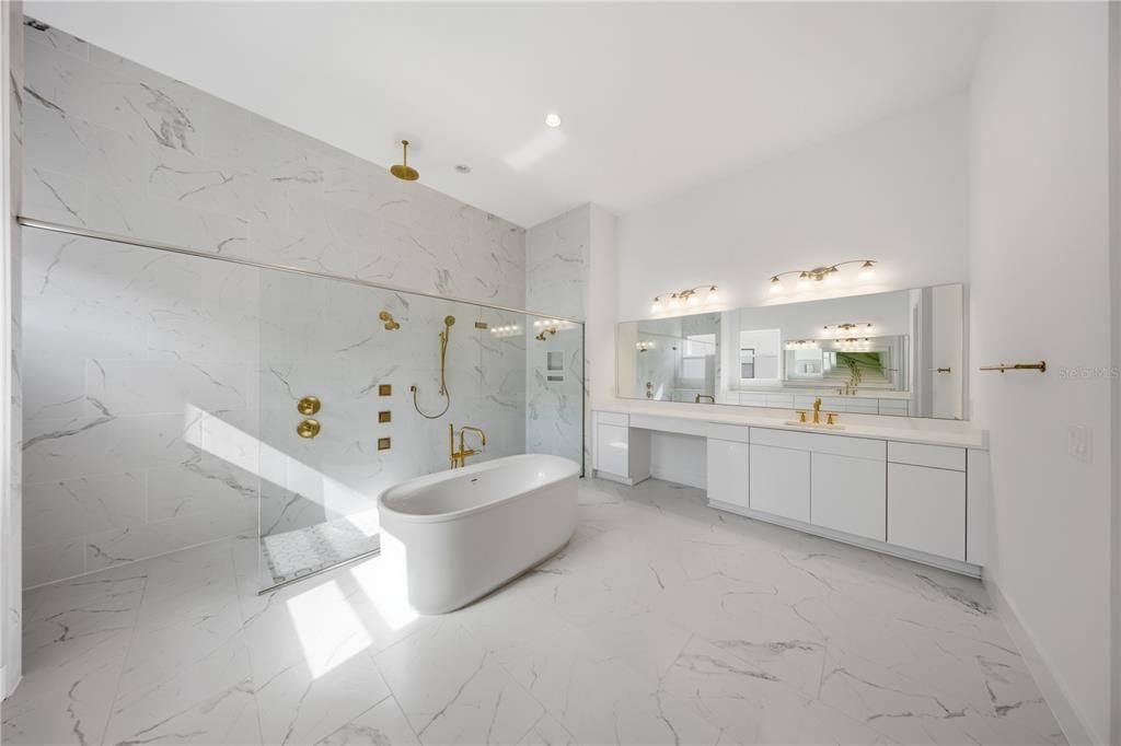 For Sale: $3,050,000 (6 beds, 6 baths, 7093 Square Feet)