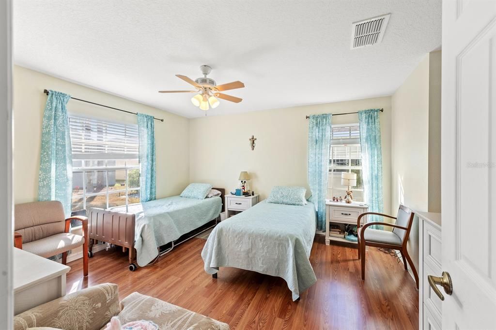 待售: $239,999 (2 贝兹, 2 浴室, 1435 平方英尺)