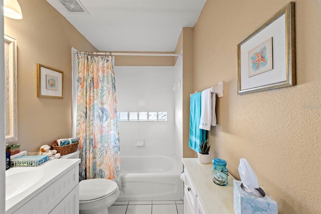 待售: $239,999 (2 贝兹, 2 浴室, 1435 平方英尺)